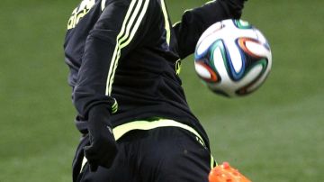El delantero brasileño  Diego Costa, quien optó por jugar con la selección de España, hará hoy su  presentación con 'La Roja'.