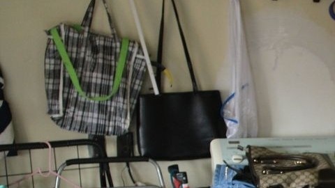 La dominicana Gisela Concepción se quejó que ella no puede entender los avisos en inglés que NYCHA coloca en su edificio.