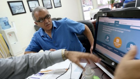 El Presidente dijo que los problemas de la página web ya se arreglaron, el formulario es simple, y también hay otras maneras para que la gente se inscriba.