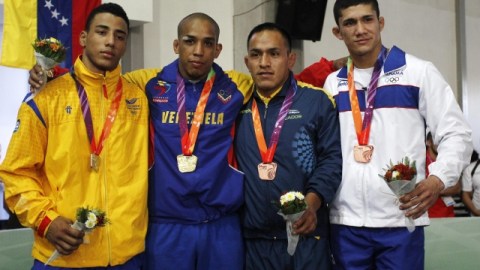 De izq. a derecha: el colombiano Cristian Mosquera (plata), el venezolano Alexander Brazo (oro), el ecuatoriano Enrique Cuero Ortiz y el panameño Elton Brown (bronce los dos) ganadas ayer en la lucha grecorromana.