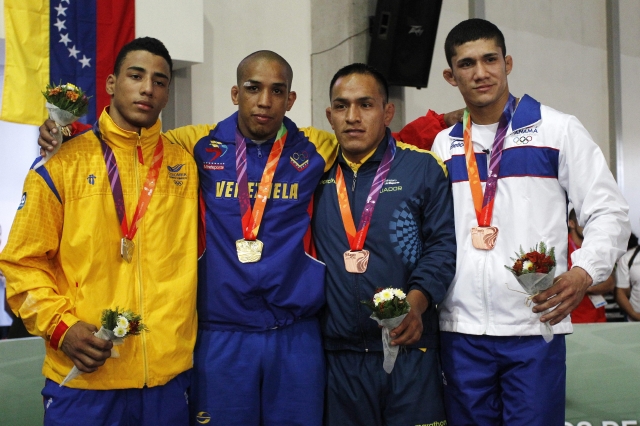 De izq. a  derecha: el colombiano Cristian Mosquera (plata), el venezolano Alexander Brazo (oro), el ecuatoriano Enrique Cuero Ortiz y el panameño Elton Brown (bronce los dos) ganadas ayer en la lucha grecorromana.