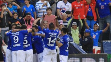 Los jugadores del equipo Cruz Azul celebran un gol ante Toluca el pasado sábado, en el estadio Azul de Ciudad de México.