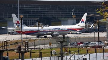 Malaysia Airlines ha evitado hasta el momento confirmar si el avión se ha estrellado.