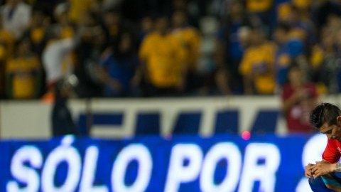 Rogelio Chávez se lamenta tras la derrota sufrida ante Tigres