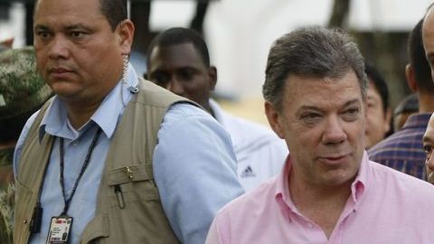 El mandatario instó a fortalecer la democracia en la nación.