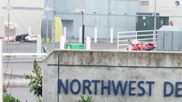 154 de los casi 1,300 detenidos en el Tacoma Northwest Detention Center que han iniciado la huelga de hambre se quejan del trato que reciben.