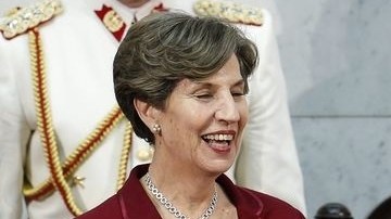 La nueva mandataria recibió la banda presidencial de manos de la presidenta del Senado, Isabel Allende, junto a ellas, el exmandatario Sebastián Piñera.