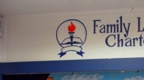 La Family Life Academy Charter School (FLACS), que abrió sus puertas en 2001, es una de las charter más exitosas.