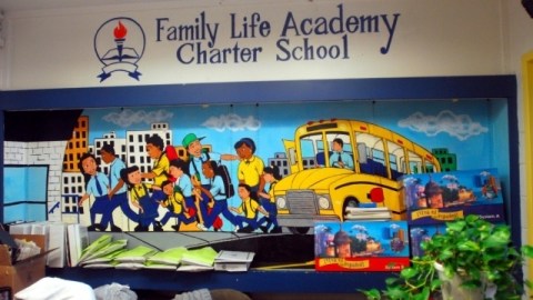 La Family Life Academy Charter School (FLACS), que abrió sus puertas en 2001, es una de las charter más exitosas.