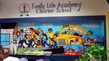 La Family Life Academy Charter School (FLACS), que abrió sus puertas en 2001, es una de las charter más exitosas.