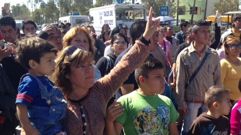 Familias que quedaron atras, se preparan a cruzar la frontera mañana.