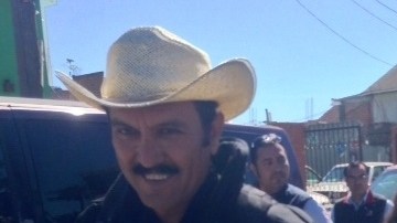 Dolores Lara y su hija Jessica cruzaron la frontera tomados de la mano.