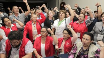 Seguidores del Frente Farabundo Martí para la Liberación Nacional (FMLN) celebraron esta madrugada los resultados.