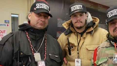 Daniel Rodríguez, Chris Agront y Morgan Rivera trasladaron a 115 niños al ministerio Manos Amigas y, posteriormente, a la escuela Lady Queen of Angel.