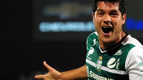 Javier Orozco celebra su anotación en el triunfo del Santos Laguna 3-1 contra Pachuca