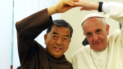 El Papa Francisco (der.) en una foto tomada en el Vaticano.