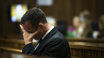 Oscar Pistorius enfrenta un juicio por el presunto asesinato de su novia