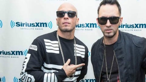 El dúo puertorriqueño de reguetón Alexis y Fido son conocidos como "Los pitbulls".