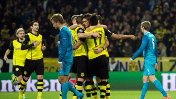 Los jugadores del Borussia Dortmund celebran su gol