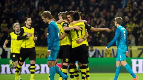 Los jugadores del Borussia Dortmund celebran su gol