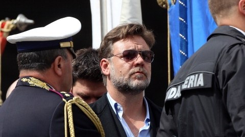 Russell Crowe pidió al Papa varias veces en Twitter que vea su filme "Noah".