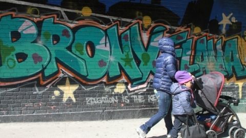 Tradicionalmente, muchas pandillas utilizan el grafiti como medio de expresión.