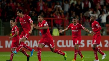 Los jugadores del Toluca celebran su pase a la semifinales de la Liga de Campeones de la Concacaf