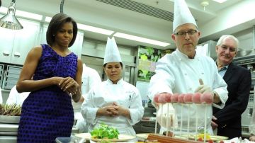 El pastelero Bill Yosses seguirá impulsando la campaña "Let's Move!" que abandera la primera dama Michelle Obama.