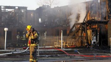 Los bomberos trabajaron varias horas para poder controlar el incendio en el Mariner's Cove Motor Inn, de Nueva Jersey.