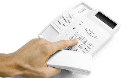 El IRS advierte que por lo menos 20,000 personas han sido estafadas por personas haciéndose pasar por agentes de recaudación de impuestos.