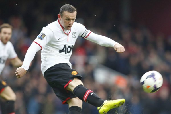 Wayne Rooney, delantero del Manchester United, le anotó un golazo desde la media cancha al West Ham