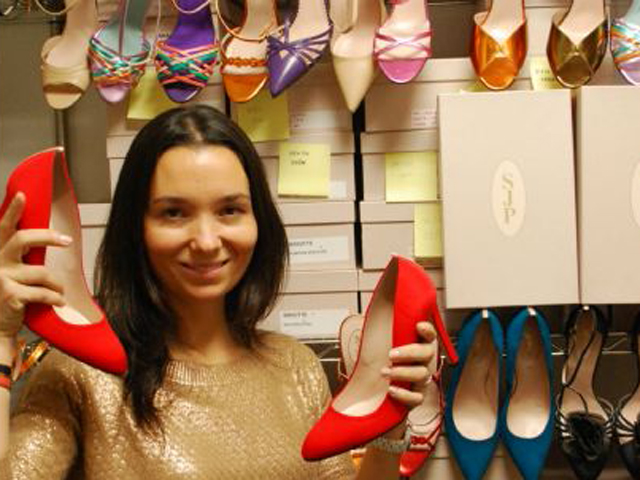 La argentina Florencia Vázquez trabaja codo a codo con Sarah Jessica Parker diseñando y produciendo SJP, la línea de zapatos de la actriz.