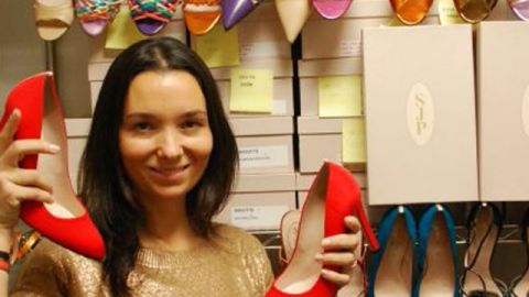 La argentina Florencia Vázquez trabaja codo a codo con Sarah Jessica Parker diseñando y produciendo SJP, la línea de zapatos de la actriz.