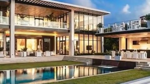 La vivienda está ubicada en North Bay Road y tiene una extensión de 12,500 pies cuadrados.