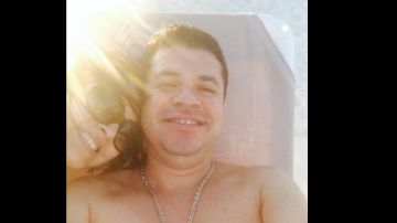 "Hasta la muerte despertaré con Monica Sánchez… mi esposa", escribió el cantante en Twitter.