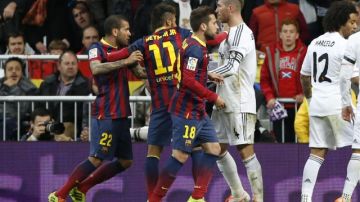Intenso y arduamente disputado fue el  clasico entre  Real Madrid y  Barcelona.