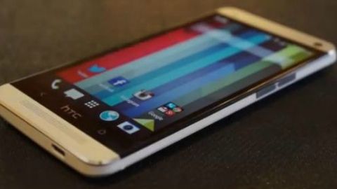 El móvil saldrá a la venta a mediados de abril.