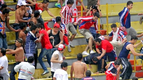 Ocho seguidores  de Chivas recibieron cargos formales.