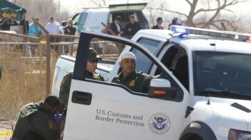 La Patrulla Fronteriza deberá actuar para prevenir muertes de inmigrantes en la frontera, de ser aprobadoe el proyecto de ley.