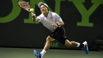 El japonés aprovechó la inusual debilidad e inconsistencia de Federer.
