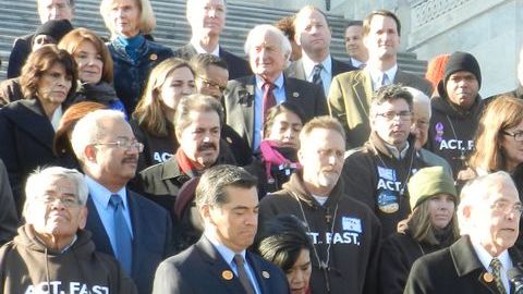 El legislador Rubén Hinojosa dijo que los republicanos en el congreso son el mayor obstáculo para una reforma migratoria integral.