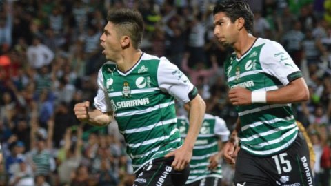 Oribe Peralta consiguió las dos anotaciones para el triunfo del Santos Laguna