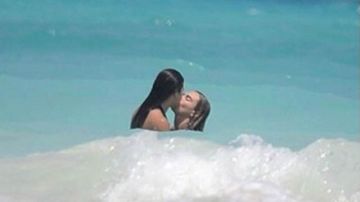 Michelle Rodríguez y Cara Delevingne son pura pasión en Cancún.