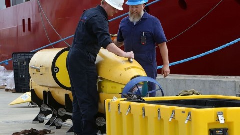 Este domingo partió desde la ciudad australiana de Perth el navío australiano Ocean Shield, que lleva un detector de cajas negras y un vehículo submarino no tripulado.