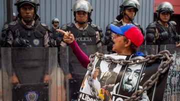 Los manifestantes en Venezuela han denunciado en diversas oportunidades el abuso de la fuerza y la violencia por parte de los agentes policiales y de la Guardia Nacional.