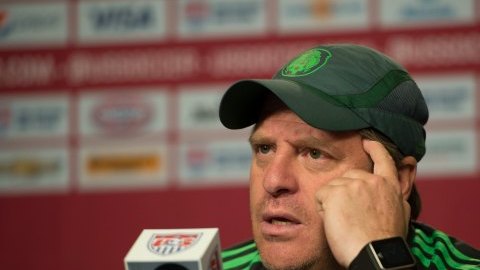 Miguel Herrera, técnico de la selección mexicana, ofreció una conferencia de prensa en Phoenix, Arizona