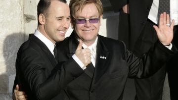 El cantante británico Elton John y su segundo esposo, el canadiense David Furnish, opinaron sobre la política de NY