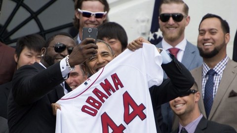 El jugador dominicano David "Big Papi" Ortiz aprovechó la ocasión para tomarse una “selfie” con el presidente estadounidense Barack Obama.