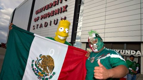 Ambiente de fiesta se vive en el etadio de la Univeridad de Phoenix