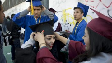 Los estudiantes recién graduados apuestan por escoger profesiones donde encuentren trabajo rápidamente.